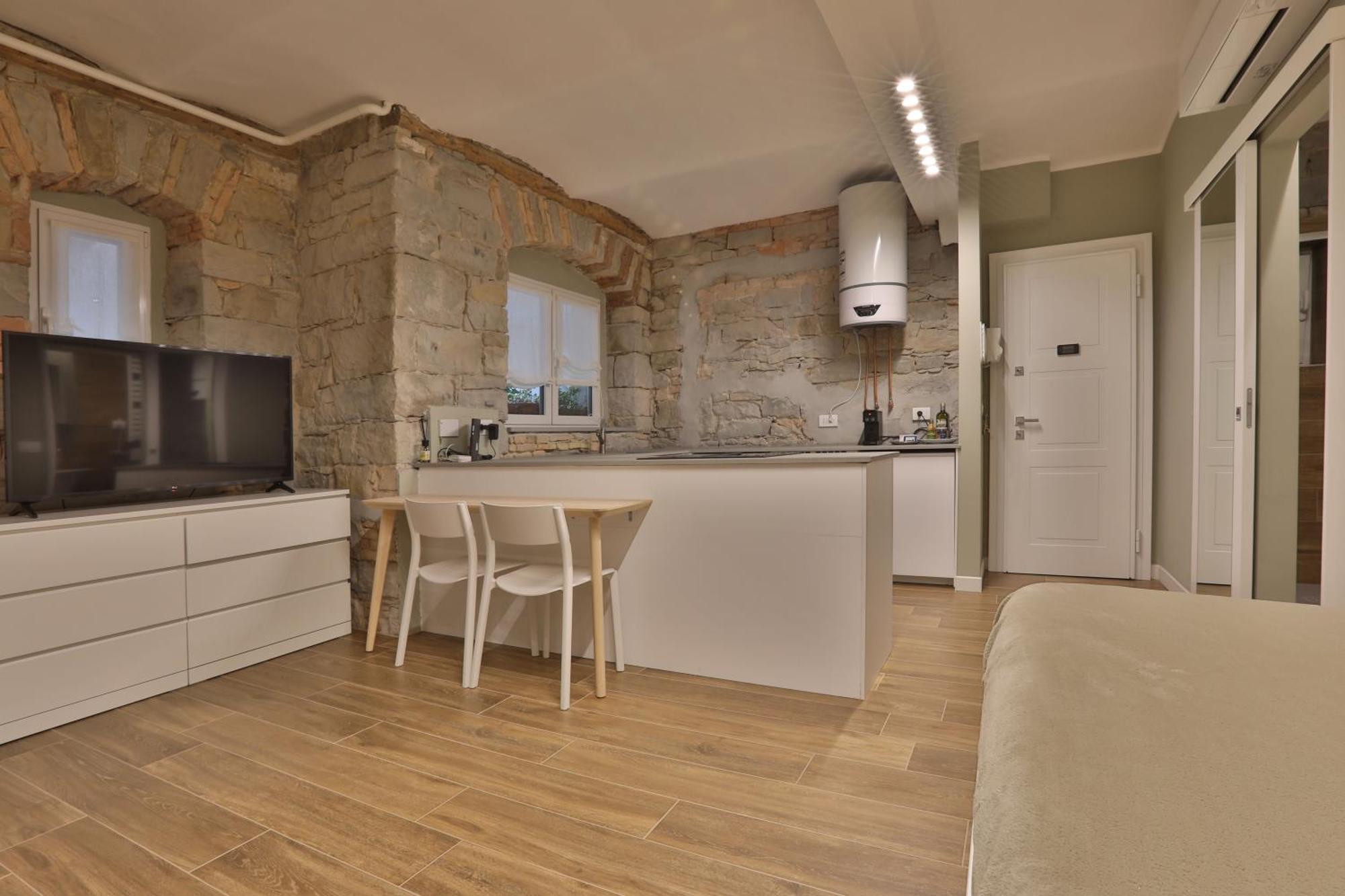 Da Kevin Apartment Trieste Bagian luar foto
